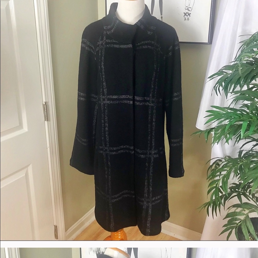 Nice light weight coat. Smoke free home